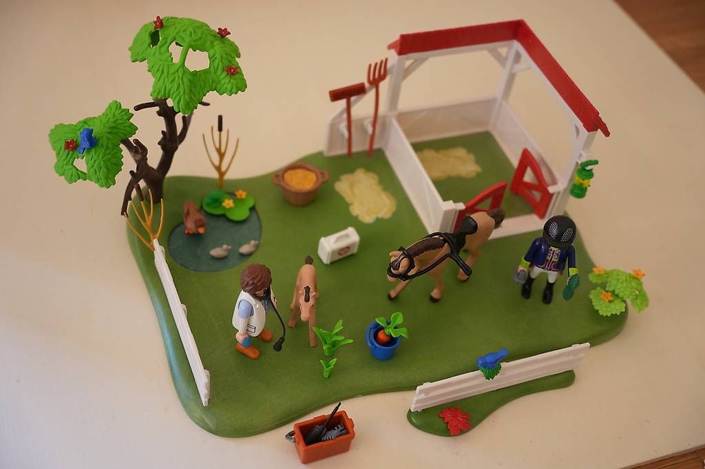 Giocattoli: Playmobil 6147 Koppel mit Pferdebox – Usato da Frauenfeld venduto da malaikofta