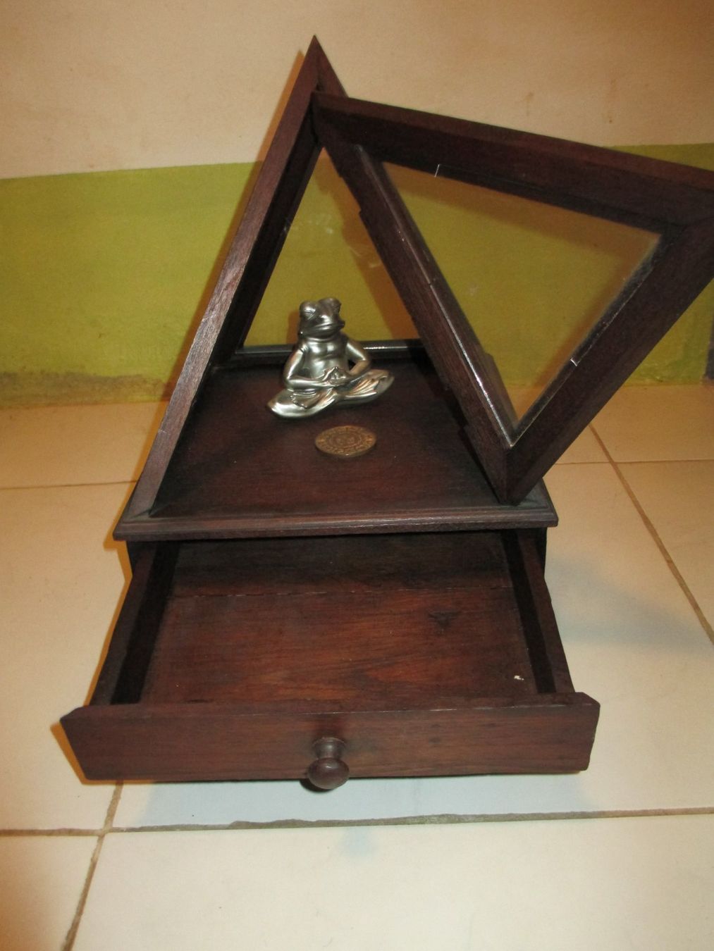Vetrine: Pyramiden Vitrine – Nuovo (secondo la descrizione) da La Heutte venduto da franco029 1