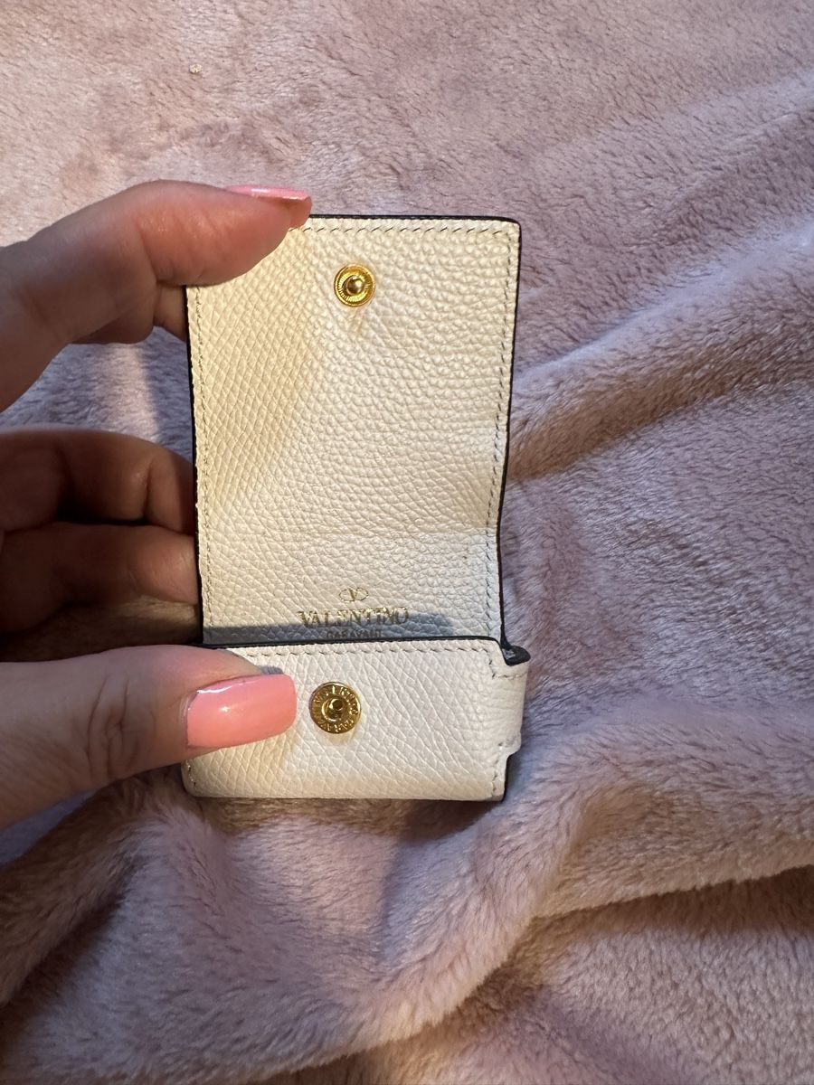 Cover & Protezioni schermo: Valentino airpods pro case – Usato da Mendrisio venduto da ketolin 5