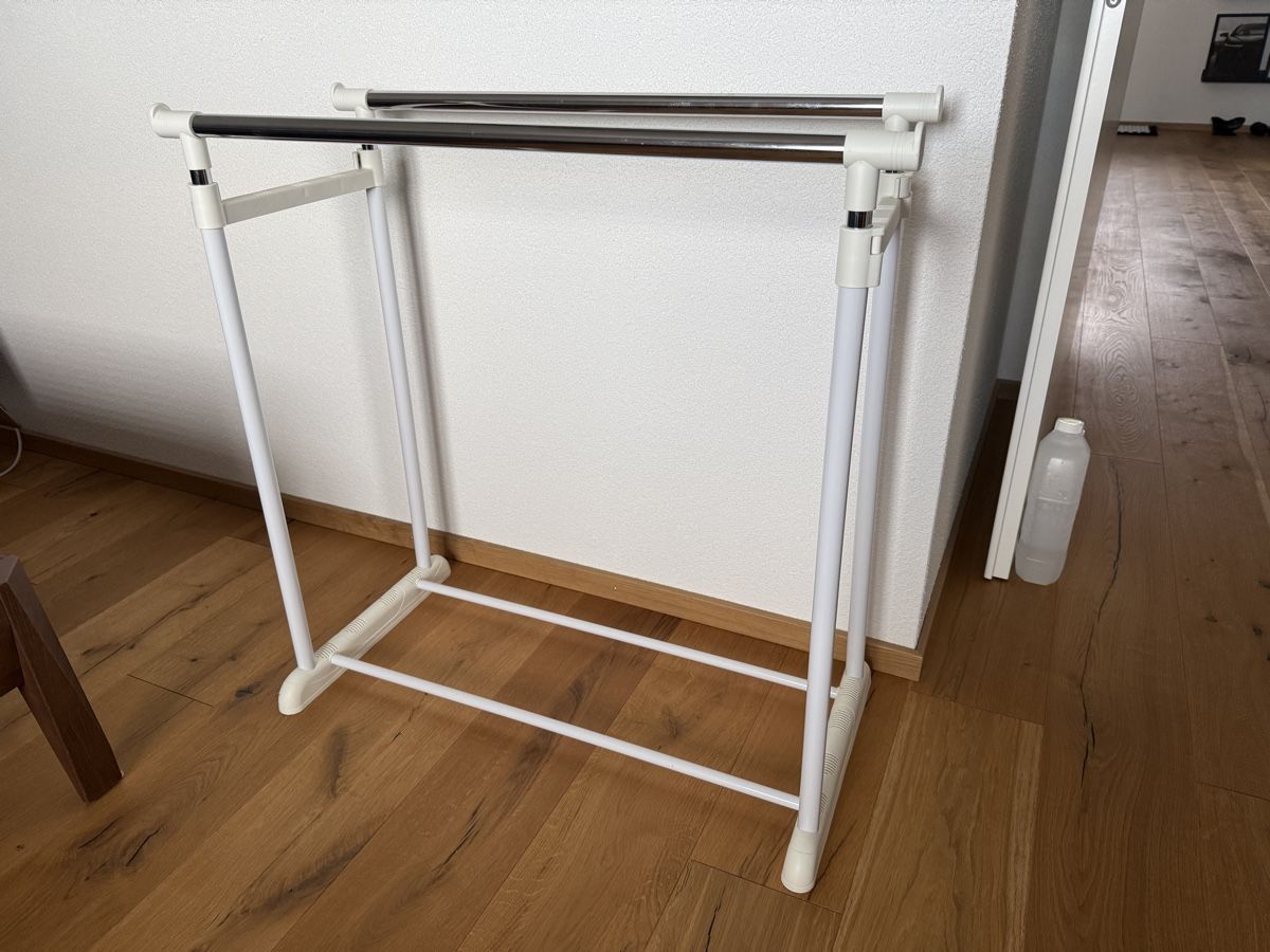 Guardaroba: Kleiderständer weiss/chrom Metall weiss – Usato da Schönholzerswilen venduto da mela7 1