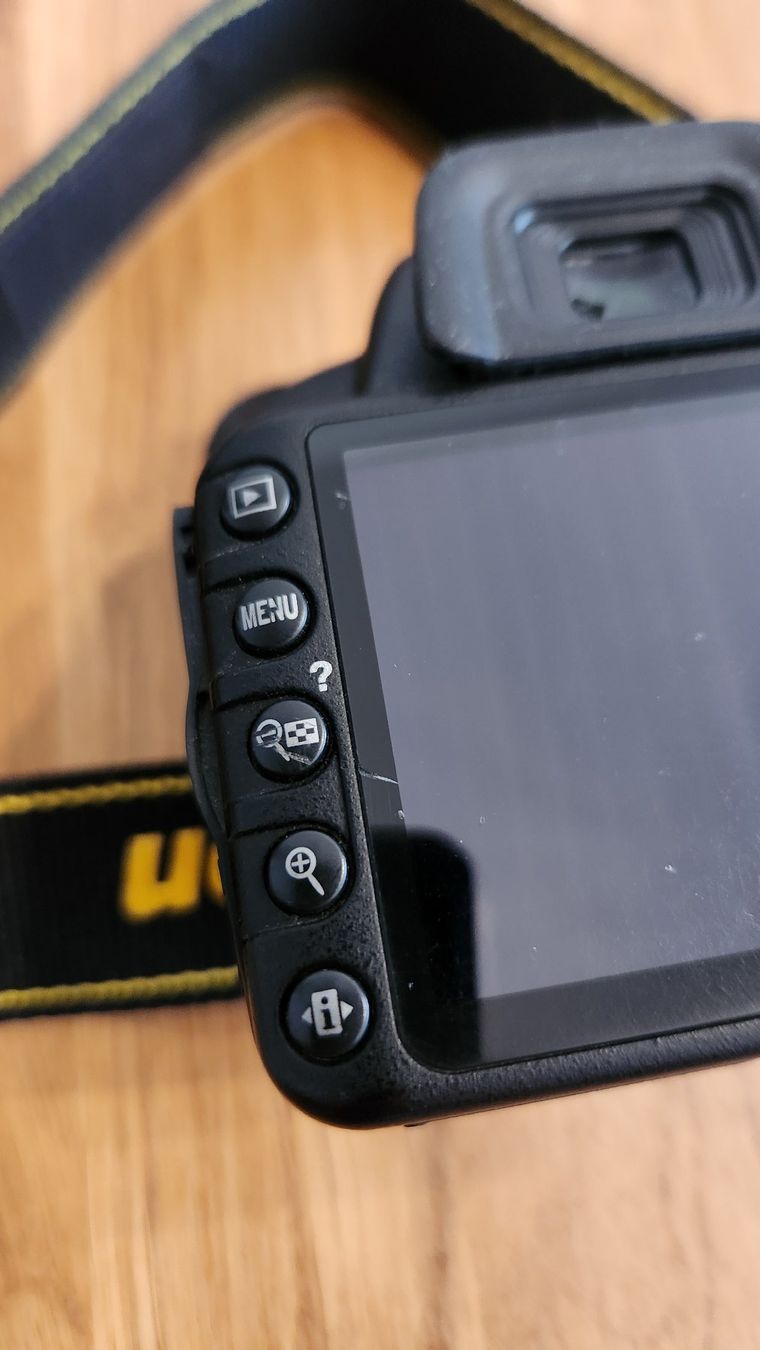 Nikon Fotocamera: Appareil photo Nikon D3100 – Usato da Aigle venduto da Mickael-b4 9