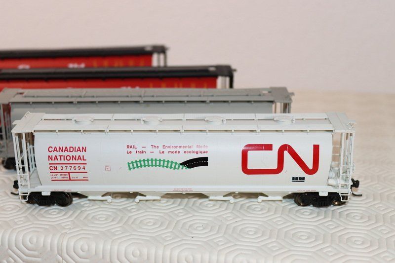 Modellini di ferrovie: 4 US Güterwagen ( 553 ) – Usato da Kerzers venduto da Winu64 1