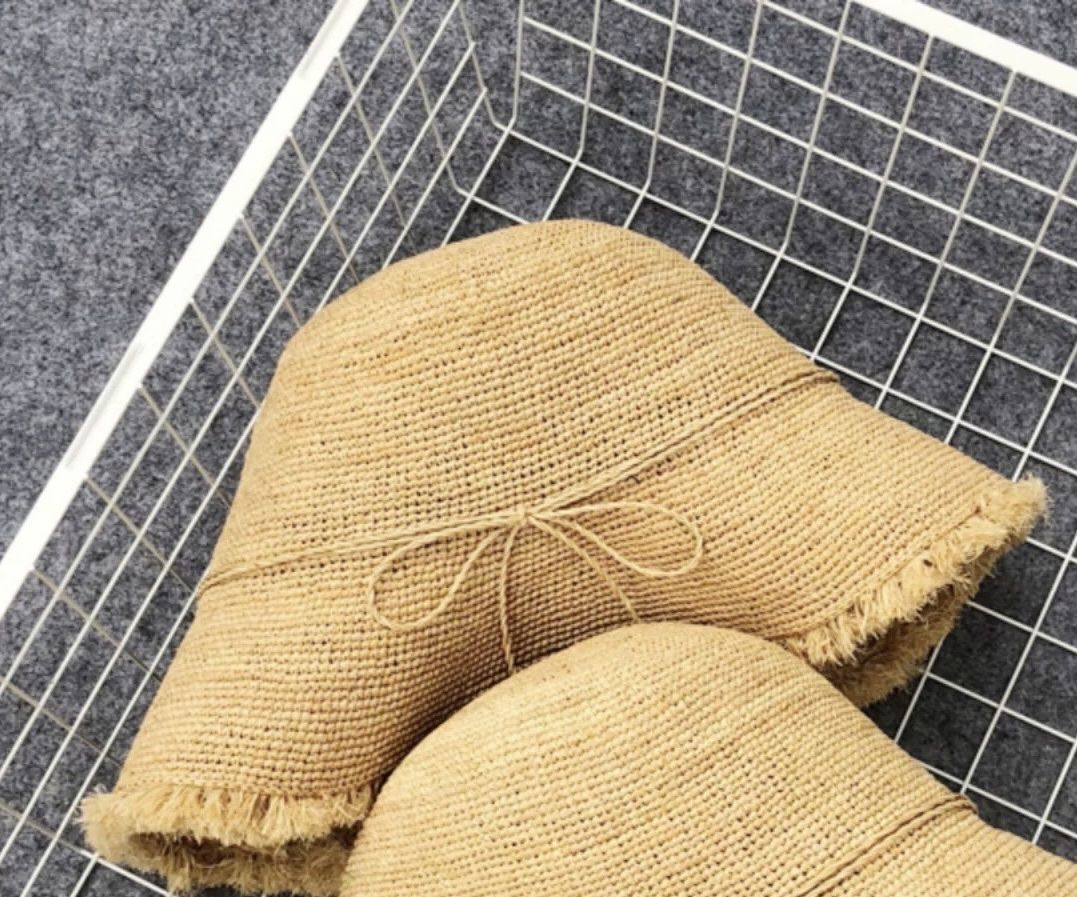Copricapi, berretti & cappellini: Stylish Summer Hat - Raffia Sunhat with Bow Detail – Nuovo (secondo la descrizione) da Rüti ZH venduto da Claudiaduo 3