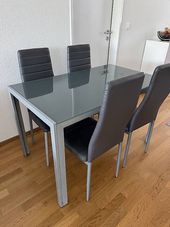 Set di tavolo e panche: Esstisch mit 4 Stühlen – Usato da Rothrist venduto da ine_662r
