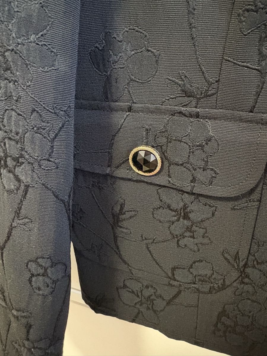 Giacche: Blazer mit Blumendetails🖤 – Usato da Winterthur venduto da Stupu7hs 1