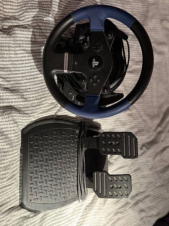 Controller: Thrustmaster T150 Lenkrad mit Pedalen PS/PC – Gebraucht aus Oberägeri von Tizwei