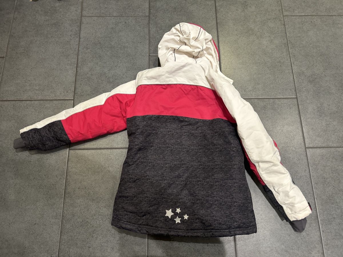 Sci: Yigga Winterjacke, Grösse 146 Mädchen! – Usato da Mühledorf SO venduto da Dania77 1