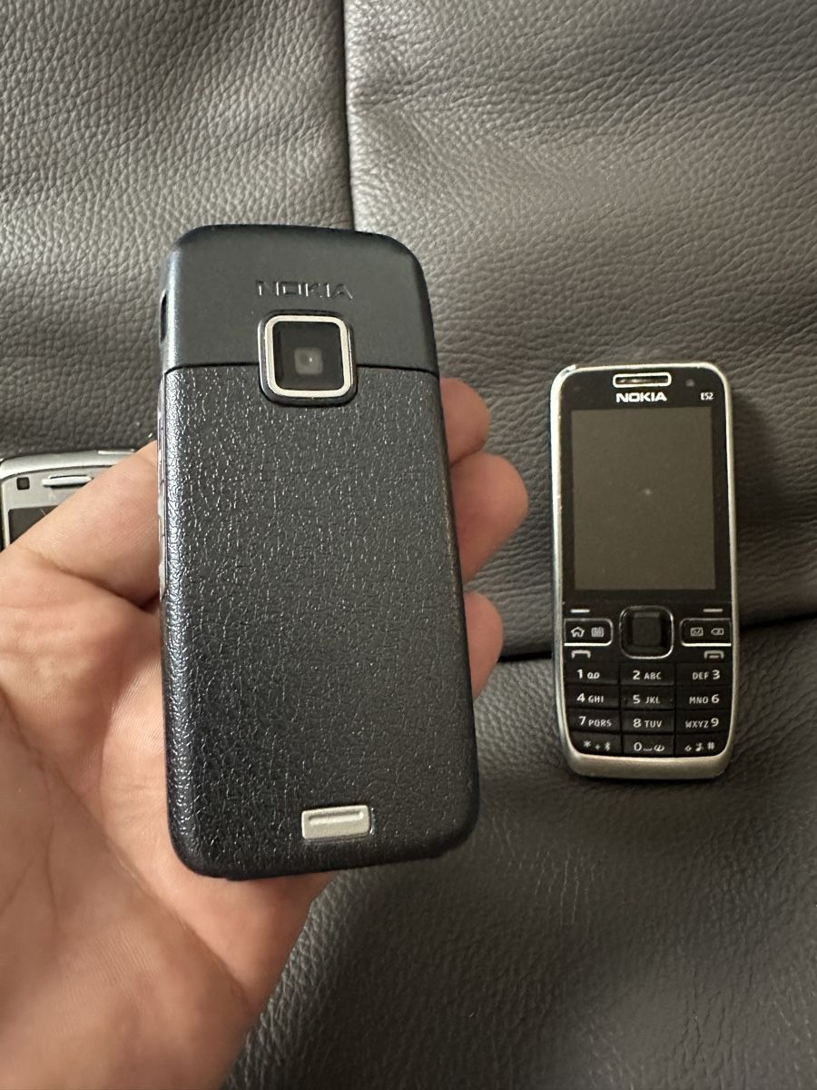 Nokia Telefoni cellulari / Smartphones: Nokia Handy Konvolut 4x – Difettoso da Heerbrugg venduto da Amazon38 3