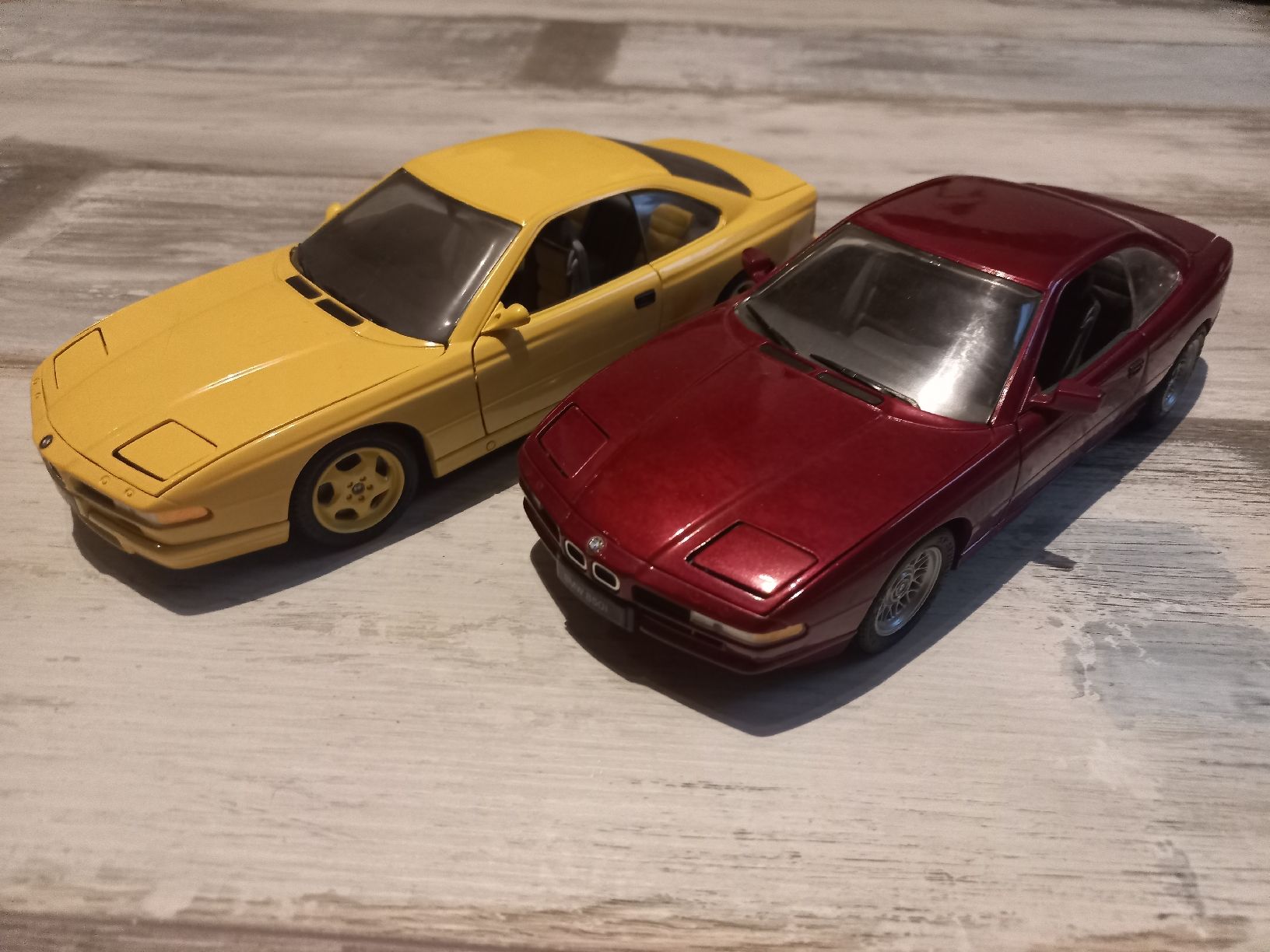 Revell Modellautos: 2x BMW 850 1/18 Revell – Gebraucht aus Attalens von remy_s00 1