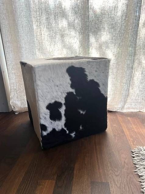 Tabourets: Hocker Kuhfell – D'occasion à Burg im Leimental par Anna_Wiener