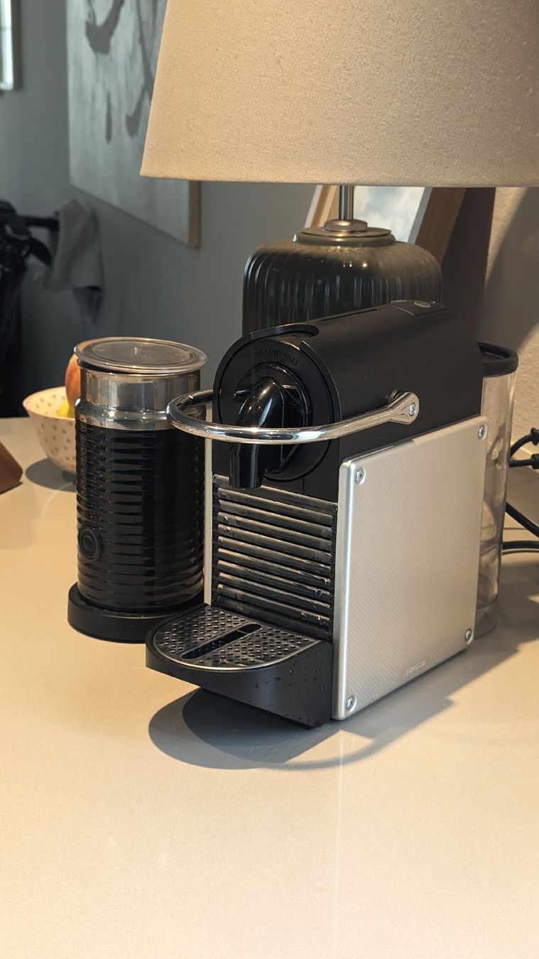Nespresso Macchine per caffè & Macchine per espresso: Kaffeemaschine Nespresso Pixie silber gebraucht – Usato da St.Gallen venduto da reLapseOne
