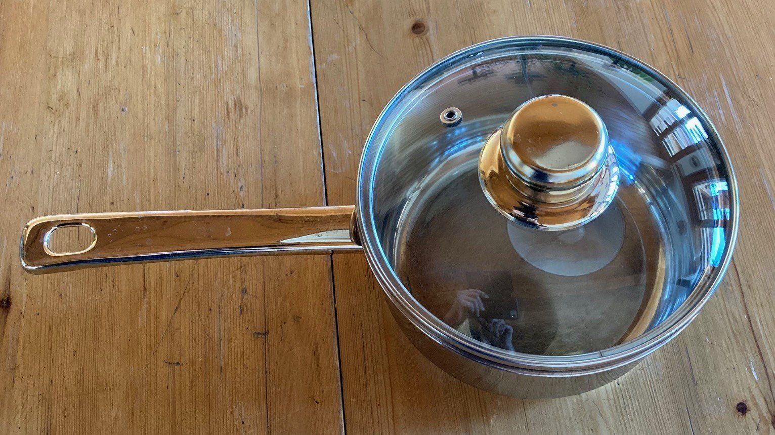 Poêles: Stielkasserolle mit Glasdeckel – D'occasion à Orselina par Vrenegonde