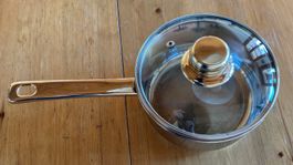 Stielkasserolle mit Glasdeckel