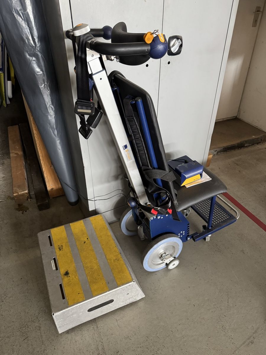 Chaises roulantes: Treppensteigsystem AAT s-max D161 max. 160 kg – D'occasion à Grosshöchstetten par skyfoxx 5