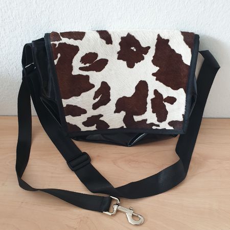 Crea5Line Umhängetasche mit Kuhfell Klettverschlüsse 