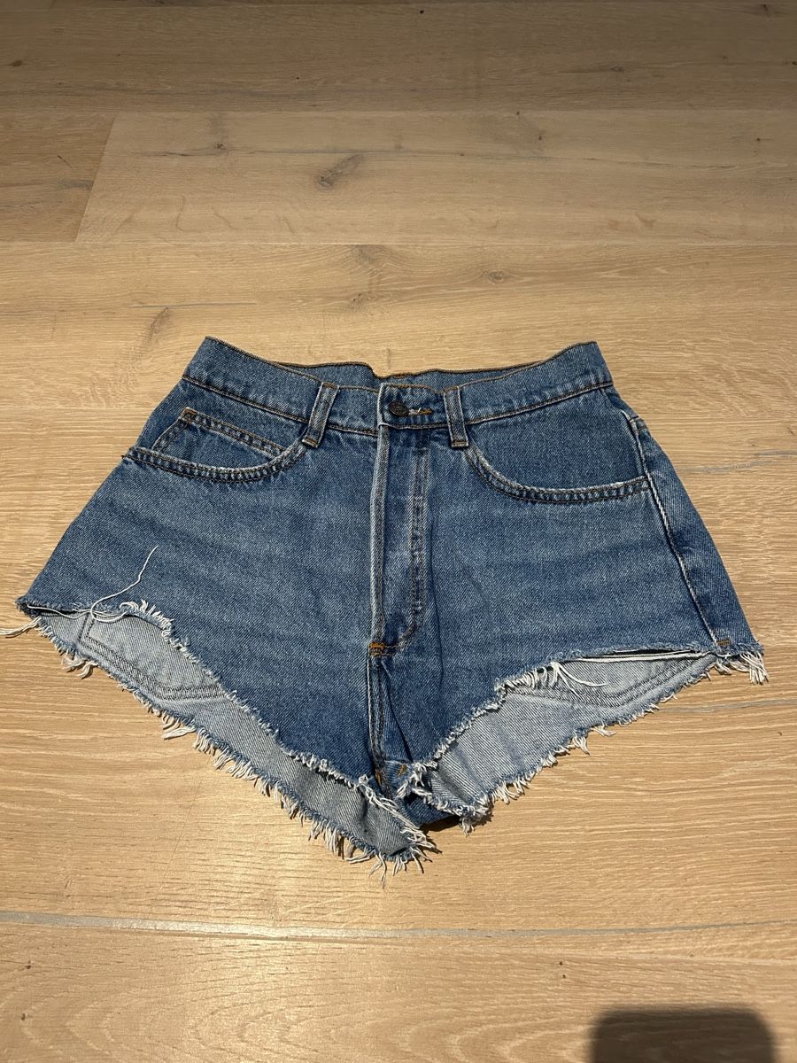 Jeans: Jeansshorts Grösse 34 – Usato da Niederhelfenschwil venduto da aur_ms6f
