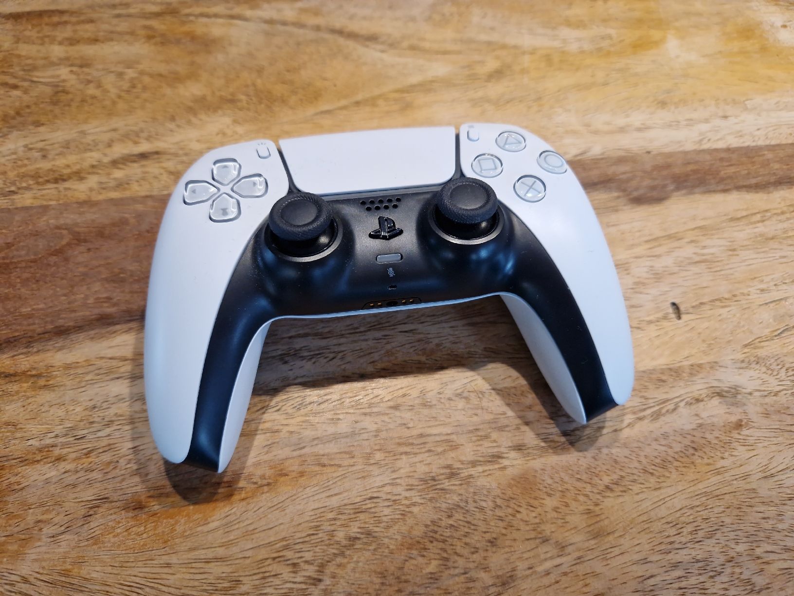 Sony Controller: PS5 DualSense Controller Weiss - Leichte Gebrauchsspuren – Difettoso da Trachslau venduto da schumannmario