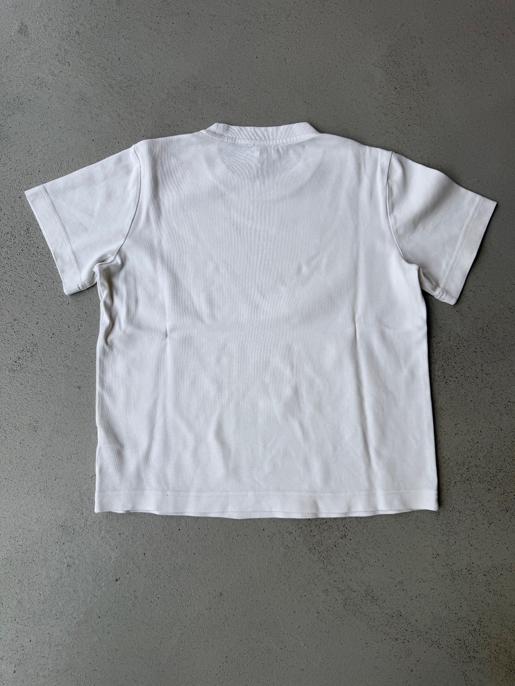 Massimo Dutti T-shirt: Massimo Dutti T-shirt – Usato da St-George venduto da alaixee 1