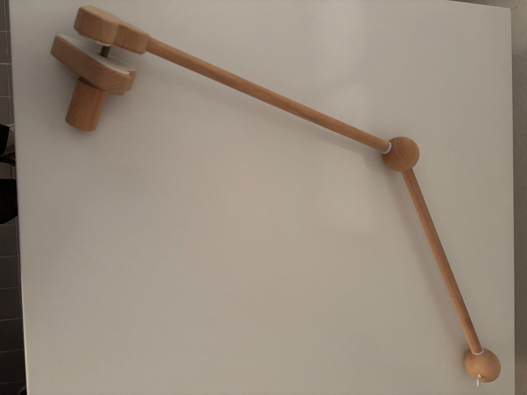 Supporti a parete: Baby-Mobile Halterung Holz – Usato da Zürich venduto da BaresfureRares