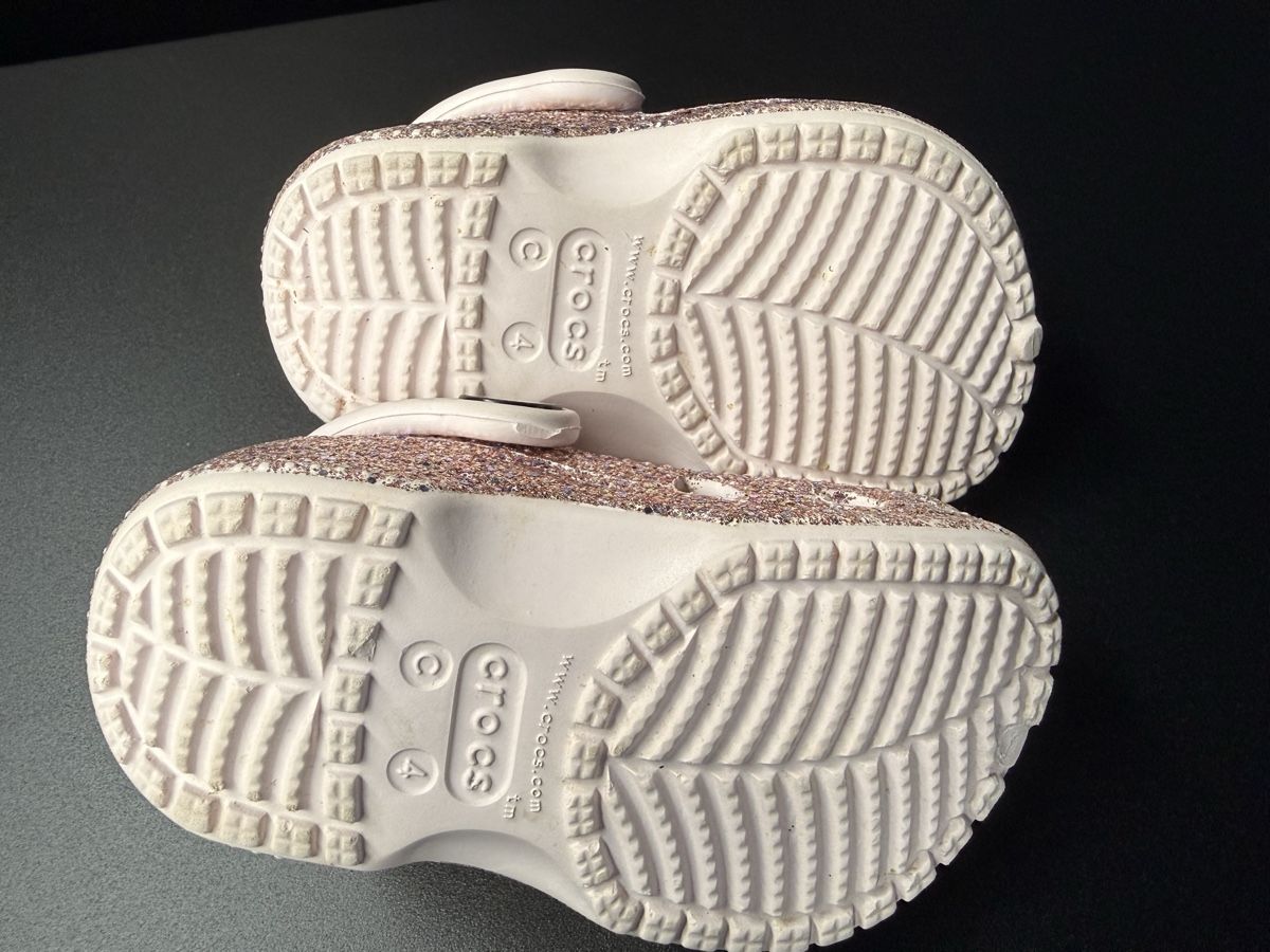 Crocs Scarpe per ragazze: Authentic Pink Glitter Crocs Size 19/20 Very Good Condition – Usato da Diessenhofen venduto da mar_8cyl 5