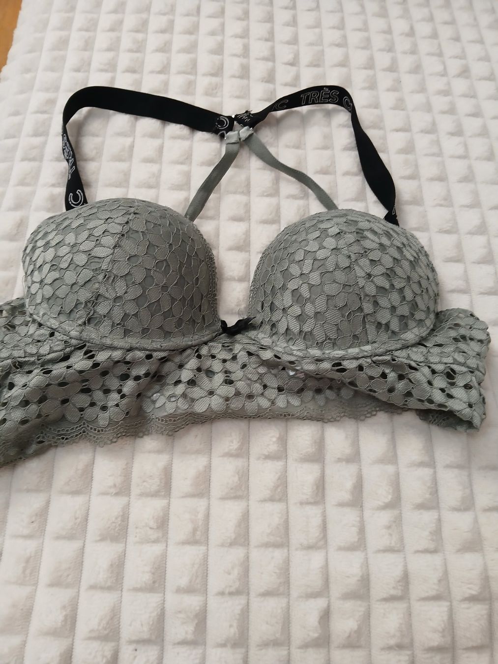 Altra biancheria intima: 4 Damen BHs Grösse 85B Spitze neuwertig – Nuovo (secondo la descrizione) da Glattbrugg venduto da fin_66d8 2