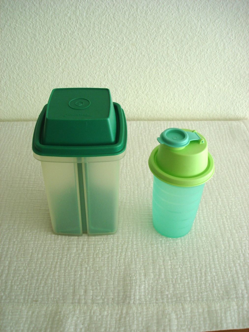 Tupperware Contenitori & Simili: Tupperware Gurken Lift Original & Schüttelbecher 300 ml – Usato da Regensdorf venduto da anna059