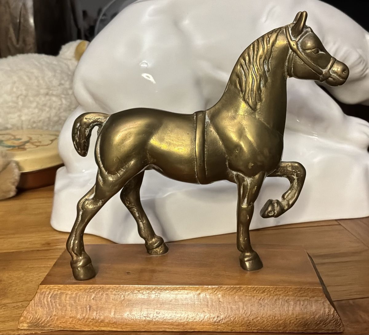 Figurines: Klassischen Vintage-Messingfigur eines trabenden Pferdes – D'occasion à Basel par Lithoklast
