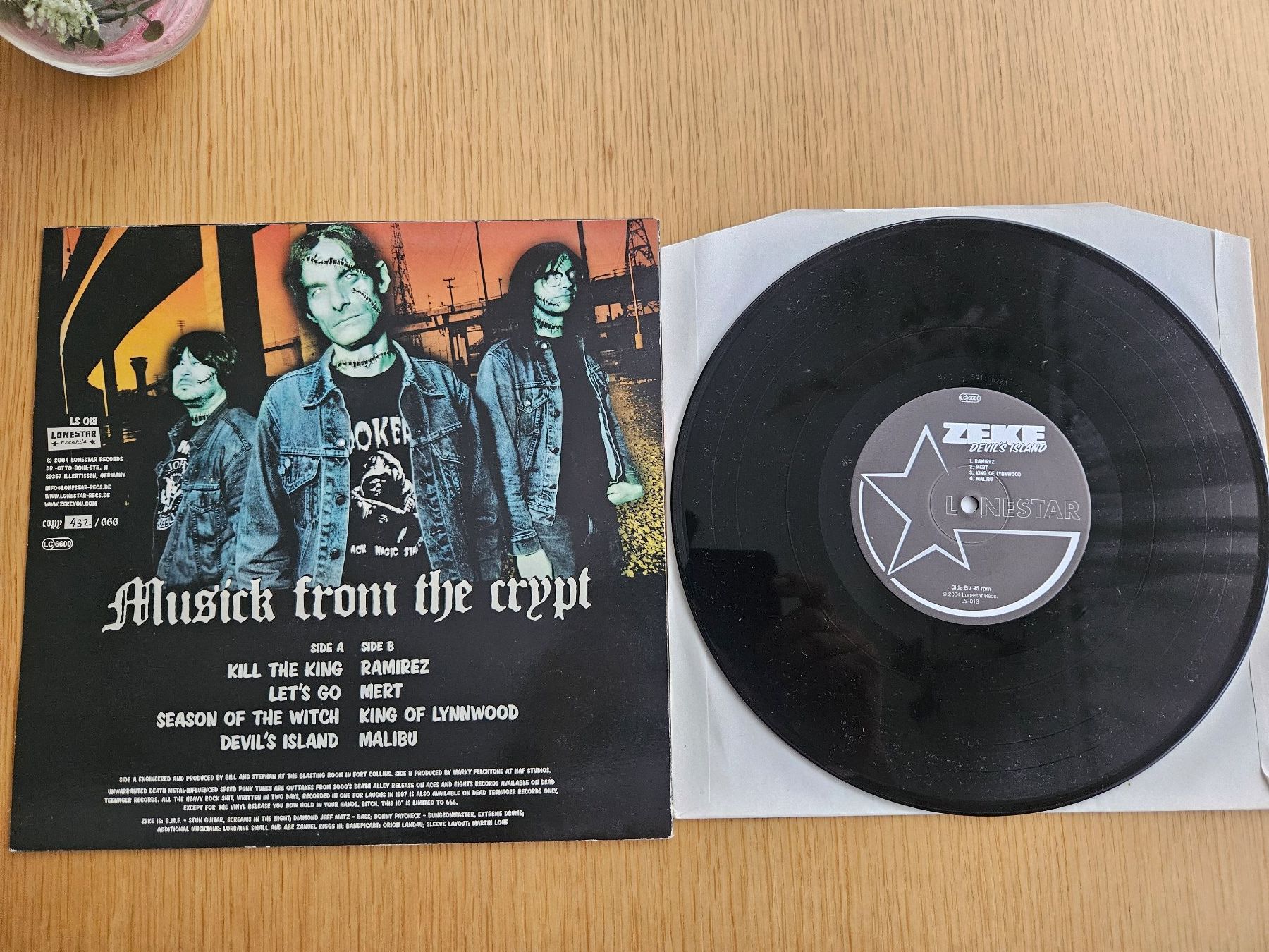 Dischi in vinile: Zeke – Devil's Island – Usato da zürich venduto da ultraviolet 1