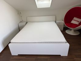 IKEA-Bettmodell ASKVOLL, 160 x 200 cm. Inklusive 2 Lattenros
