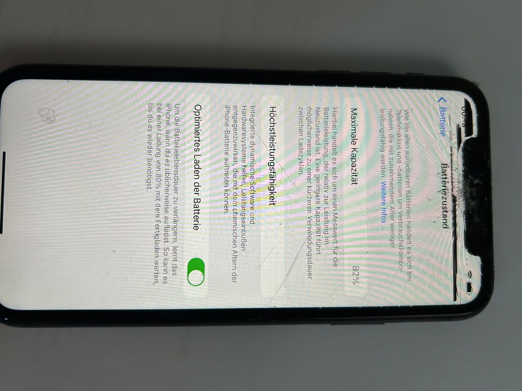 Apple Portables: iPhone 11 64 GB Display defekt – Défectueux à Sennhof par herz40 3