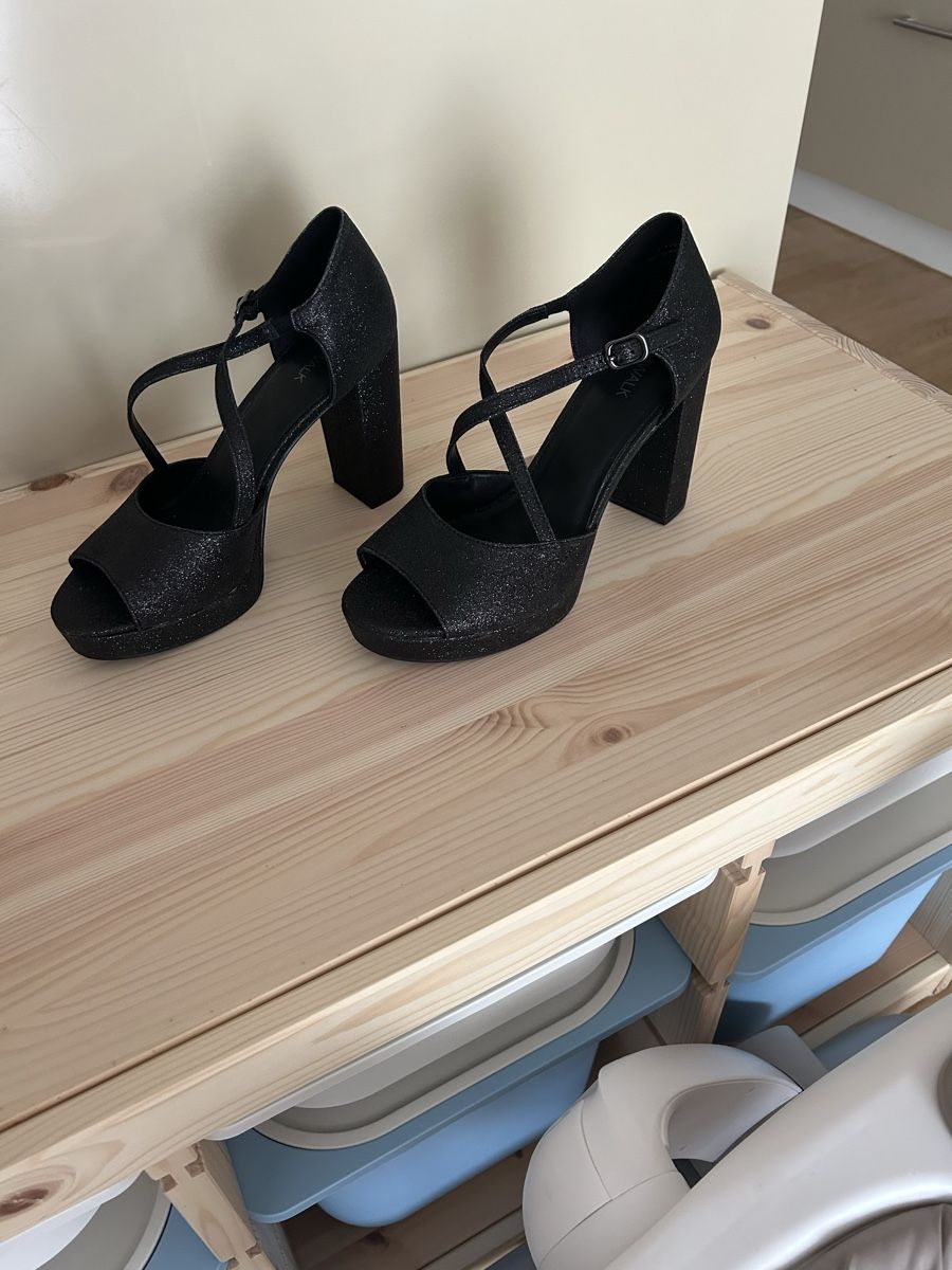 Scarpe da donna: Schwarze Glitzerpumps – Nuovo (secondo la descrizione) da Zeihen venduto da Marina.97 2