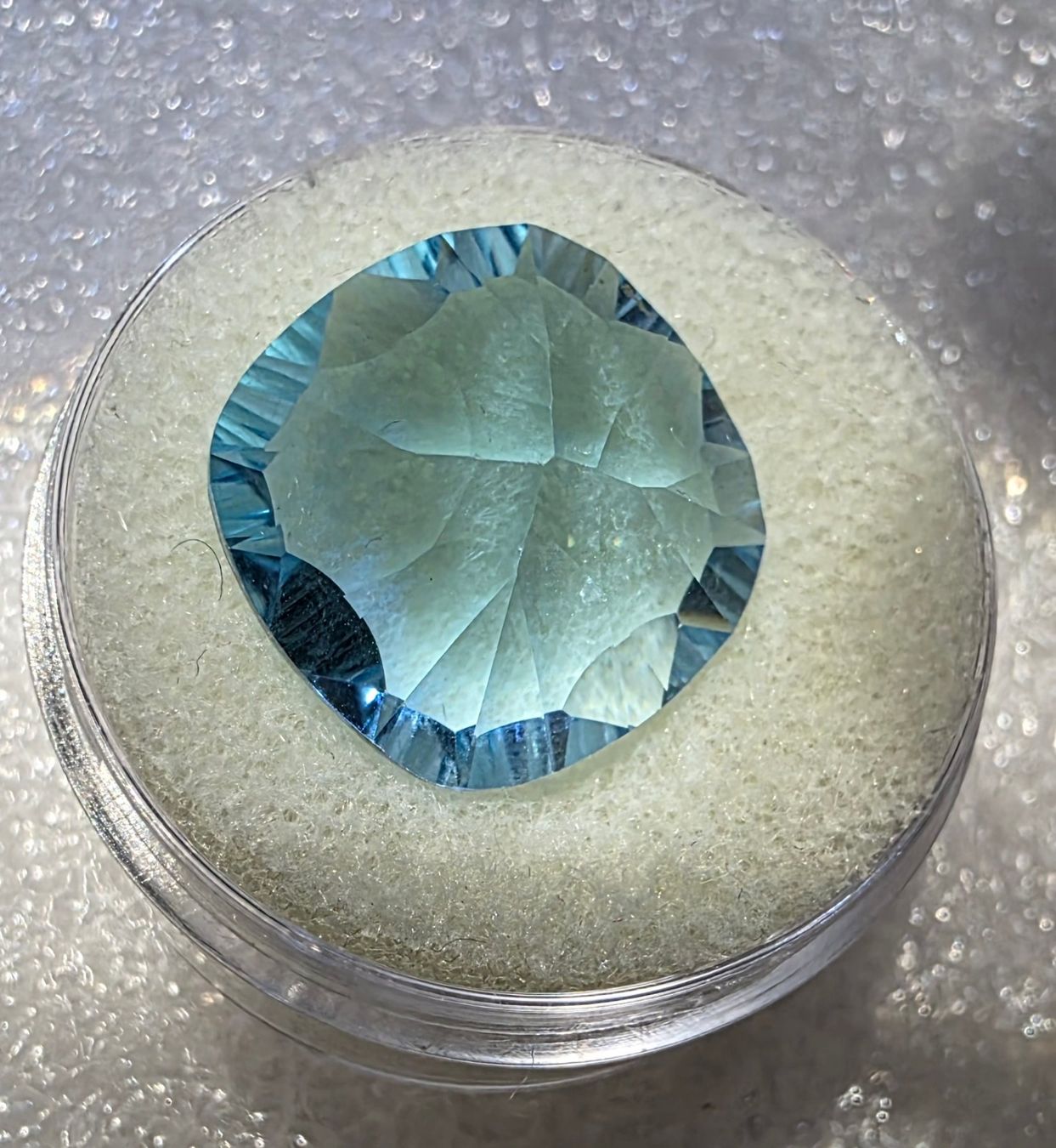 Pietre preziose: 13,4 ct Topaze naturelle Sky Blue – Usato da Carouge GE venduto da Crystal_Energy 2
