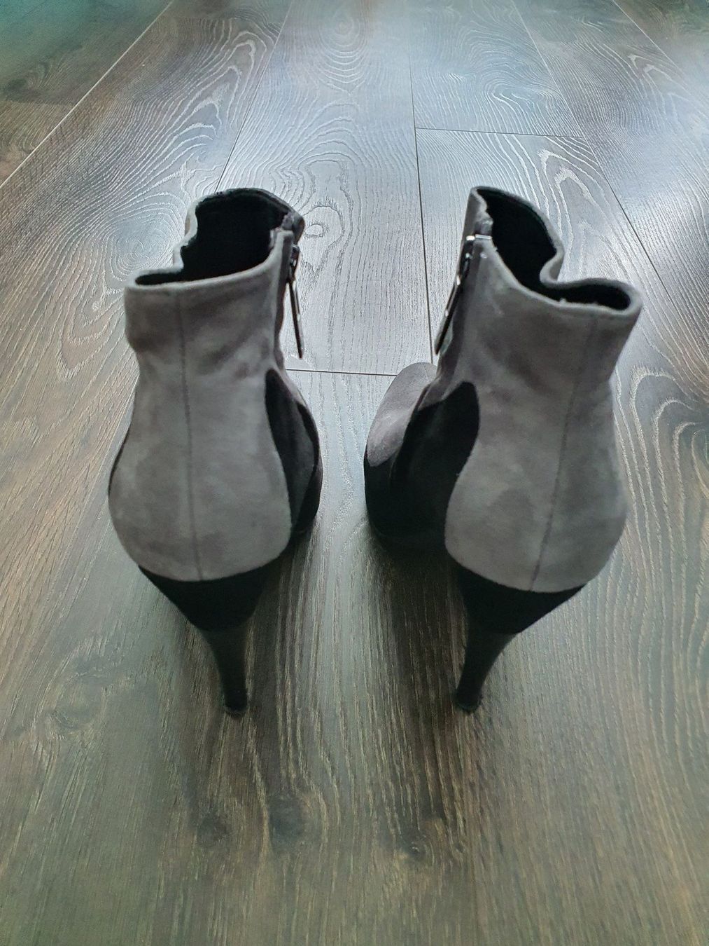 Calvin Klein Chaussures femmes: CALVIN KLEIN Stiefeletten. Grosse 37 – D'occasion à Basel par morochadelsur 2
