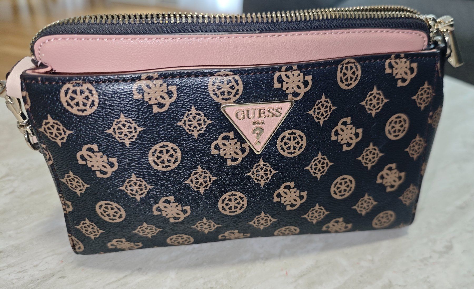 Guess Borse da donna: Guess Umhängetasche – Usato da Urdorf venduto da kka_7q9c
