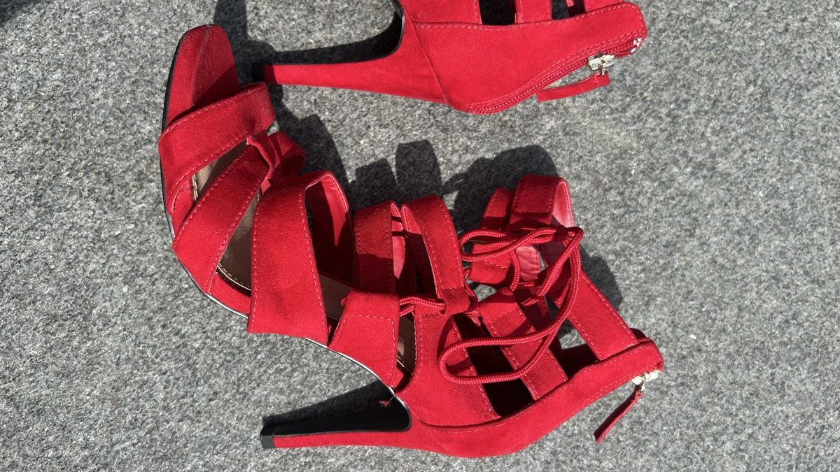 Bershka Damenschuhe: Rote Bershka High Heels, Gr. 39, Wildlederoptik, Rot – Gebraucht aus Frenkendorf von ana_h7dx 3