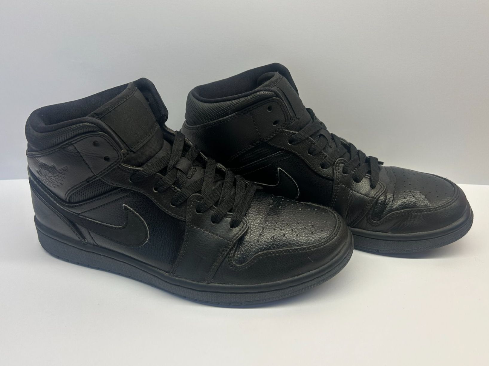 Jordan Scarpe da uomo: Nike Air Jordan 1 Total Black – Nuovo (secondo la descrizione) da Soyhières venduto da Maponos 1