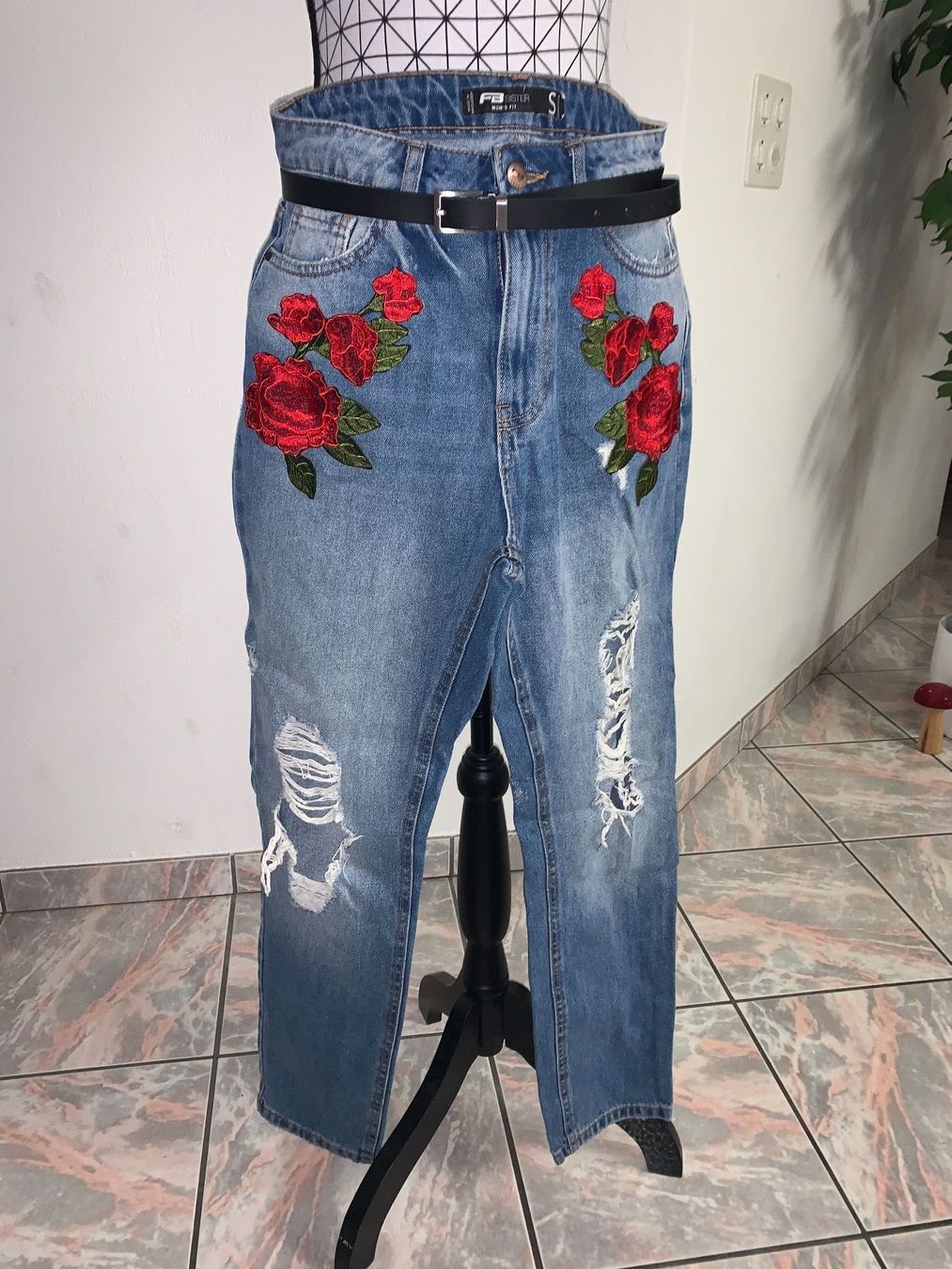 Hosen: Damen Denim oversized Jeans Hose mit Rosen – Gebraucht aus Galgenen von Miachelle 4
