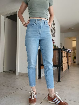 JEAN LEVI'S HIGH WAISTED MOM W24 L27