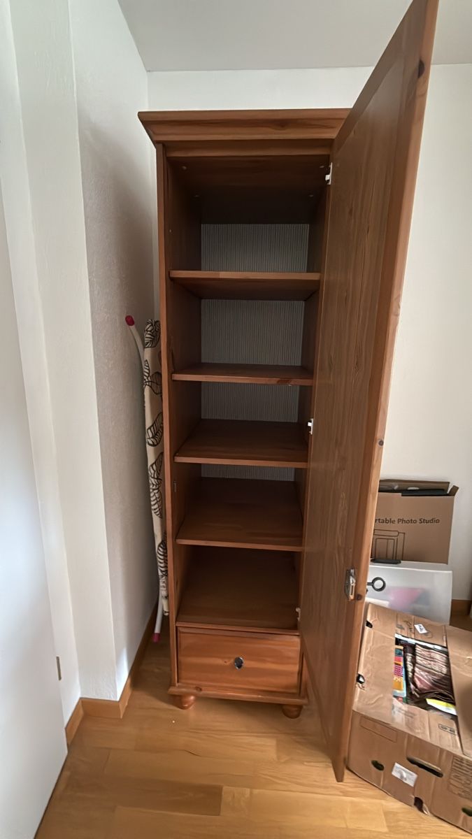 Armadi: Hübscher Holzschrank  – Usato da Wichtrach venduto da cimora