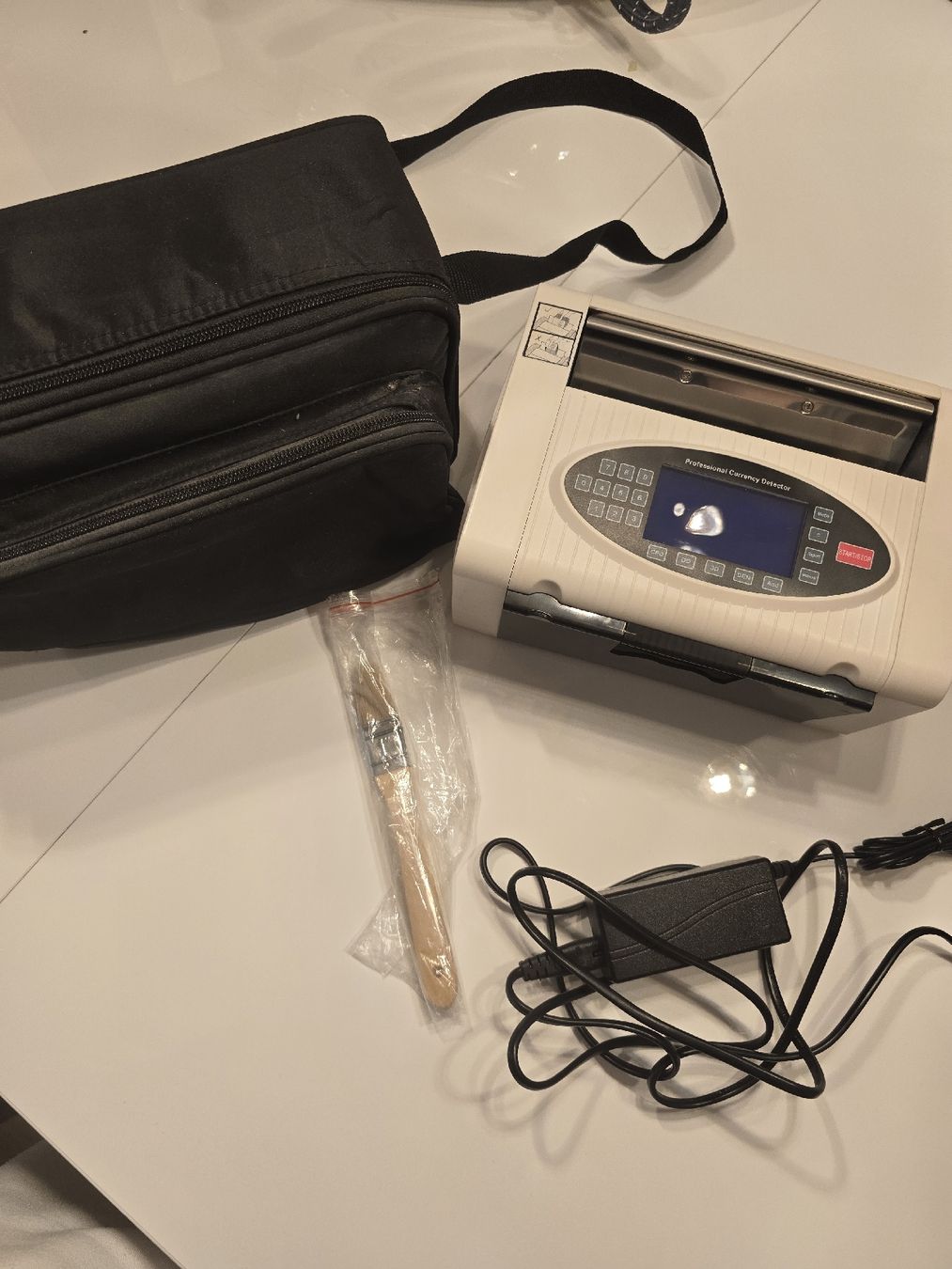 Tutti gli attrezzi: Détecteur de faux billets professionnel avec sac – Nuovo e nell'imballaggio originale da Fribourg venduto da naimneziri 1