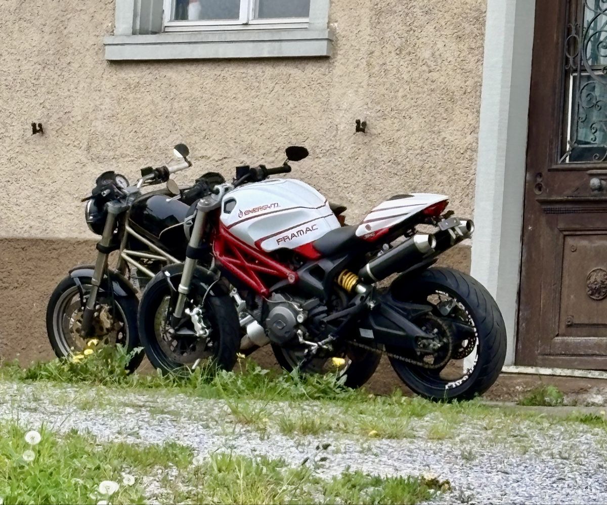 Strada: Ducati 900 Vergaser + Ducati 696 – Usato da Sünikon venduto da R.K.E.