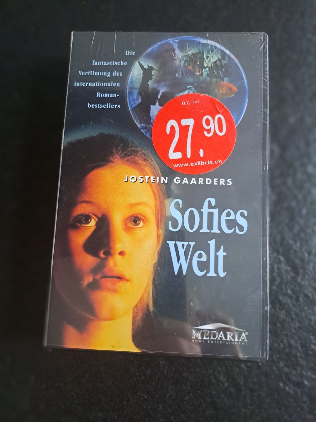 Tutti i VHS: Sofies Welt von Jostein Gaarder, neuwertig & versiegelt! – Nuovo (secondo la descrizione) da Pfäffikon SZ venduto da eri_7mwm