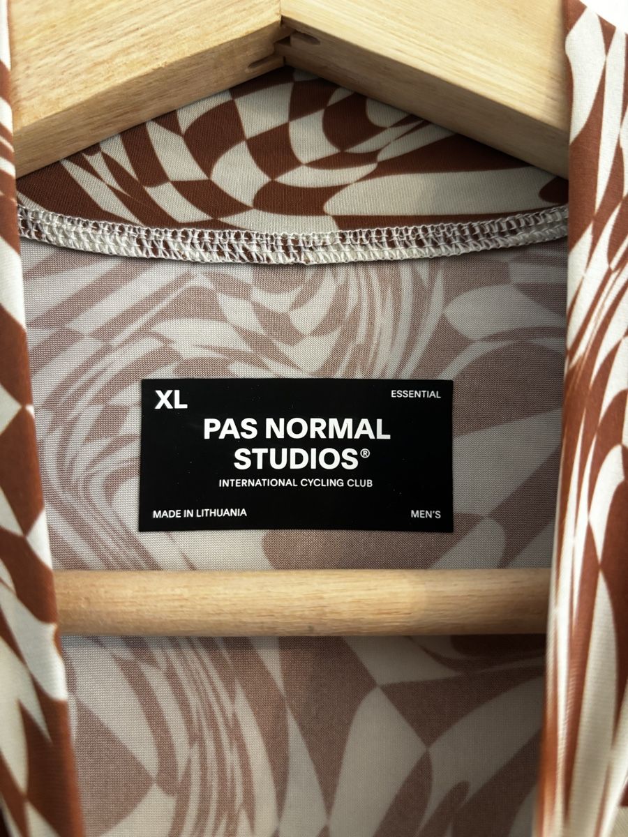 Pas Normal Studios Leibchen & Hosen: Pas normal studios Maillot XL essentials check brick – Gebraucht aus Sion von Linkebeek 4