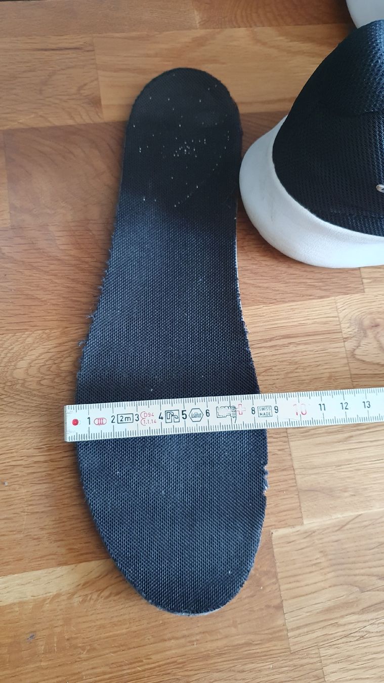 Nike Damenschuhe: Nike Turnschuhe schwarz Grösse 41 Top – Gebraucht aus Laufenburg von megane1959 5
