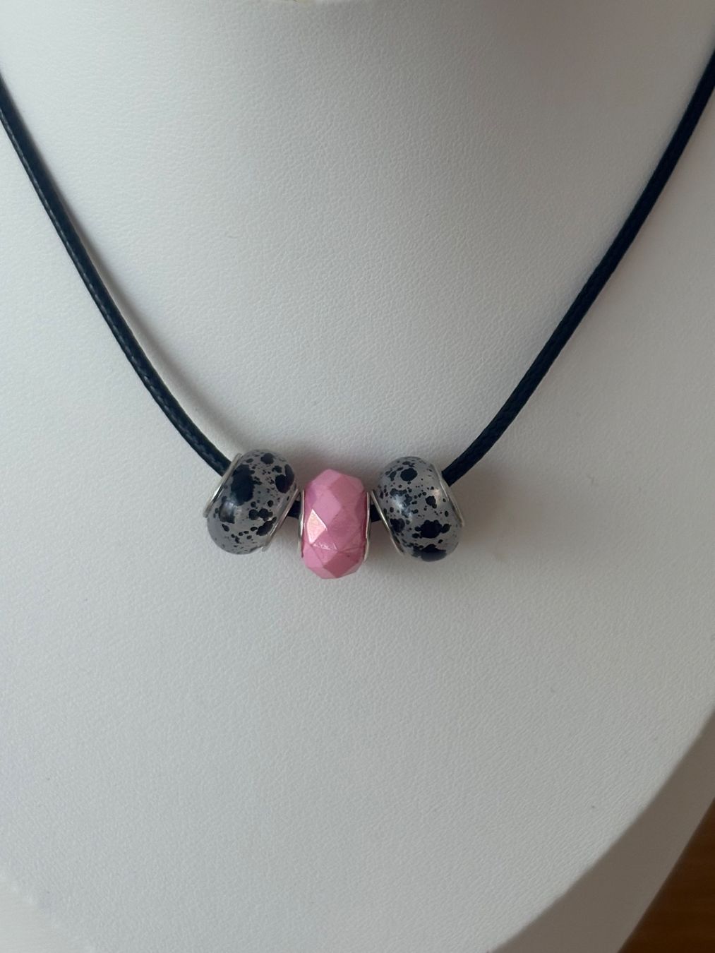 Catenine: Kette  mit Anhänger schwarz/  Rosa – Nuovo (secondo la descrizione) da Biel-Bienne venduto da Roserosse13