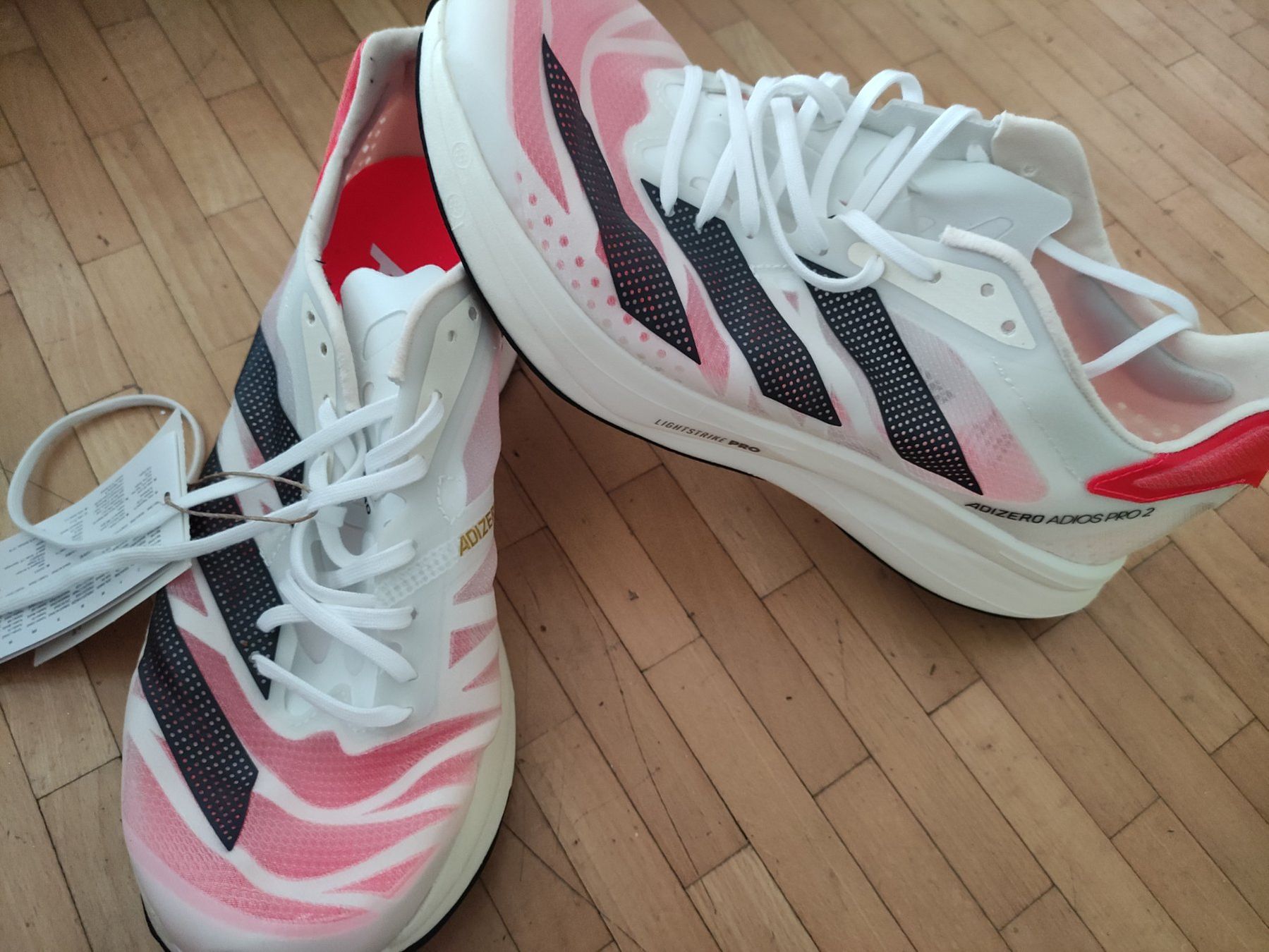 Adidas Damenschuhe: Neu Adidas Carbon Turnschuh gr 40 – Neu und originalverpackt aus Dagmersellen von L.Ga. 4