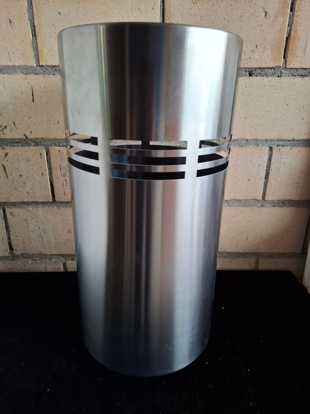 Altro per la casa: Metallbehälter,  Durchmesser 25 cm, Höhe 50 cm – Usato da Schönholzerswilen venduto da clyde123
