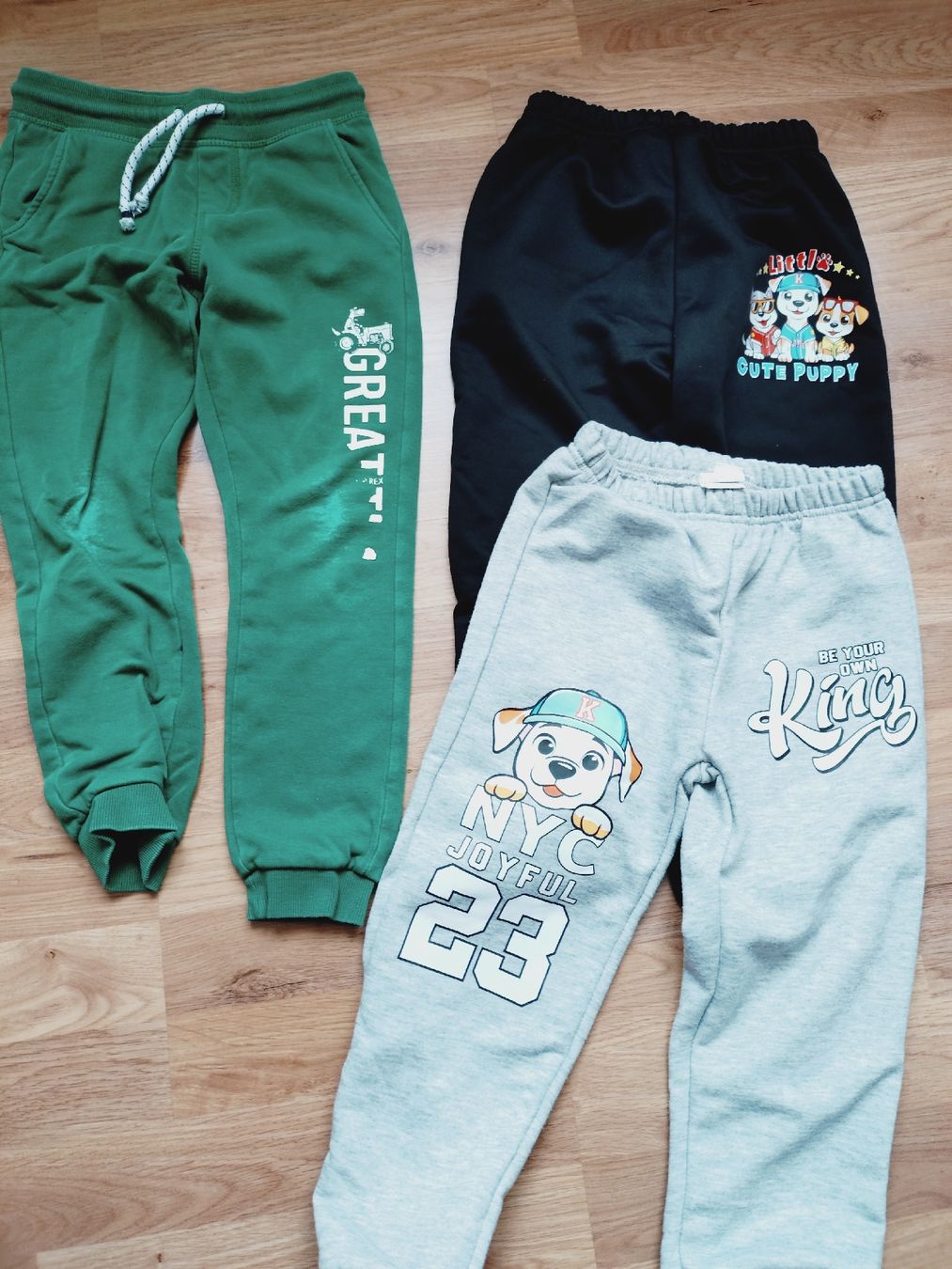 Pantaloni: 3er Set Kinder Jogginghosen, Gr. 122 – Usato da Steinmaur venduto da Cinderella309 1