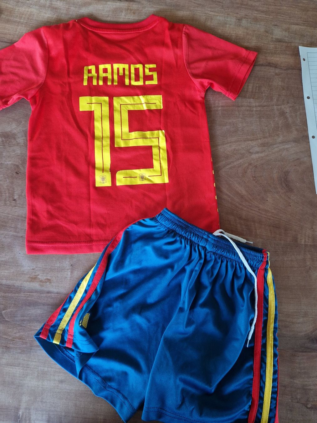 Trainer, Turnhosen & -trikots: Spanien / Espana Trikot ca 128 – Gebraucht aus Giswil von monimaus08 1