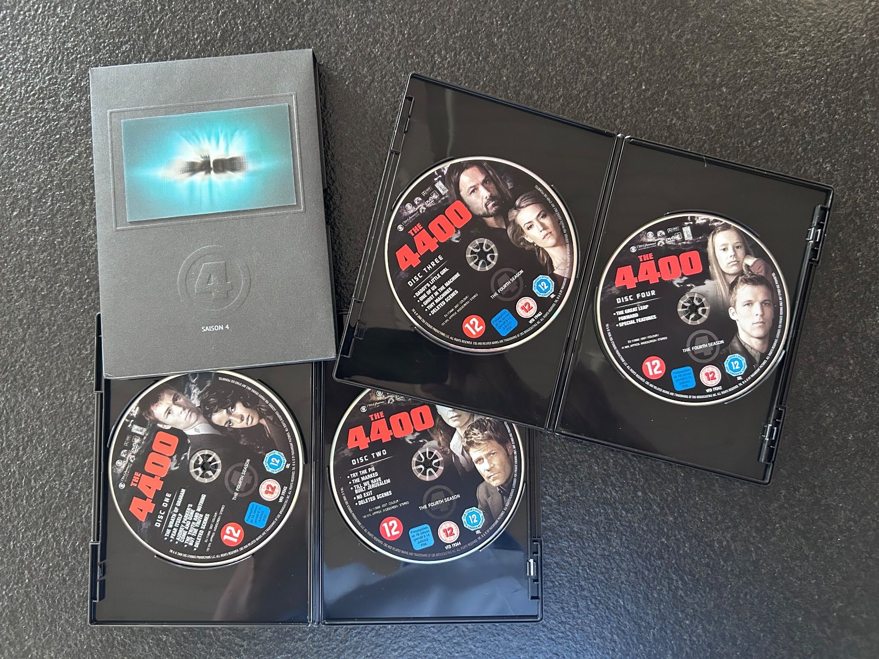 Tous les DVDs: DVD "4400" saison 4 – D'occasion à Lausanne 26 par JeanLausanne 4